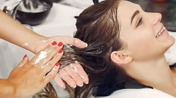 موهایی ابریشمی و درخشان با این روش‌های درمانی معجزه‌آسا!
