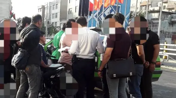 تاکسی خلافکار در خیابان نامجو موتور سوار را به آسمان فرستاد +عکس