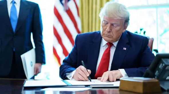 اتهام غیراخلاقی ترامپ علیه یک خانم نماینده کنگره/ مهاجرت از همهٔ کشورهای جهان سوم را متوقف خواهم کرد