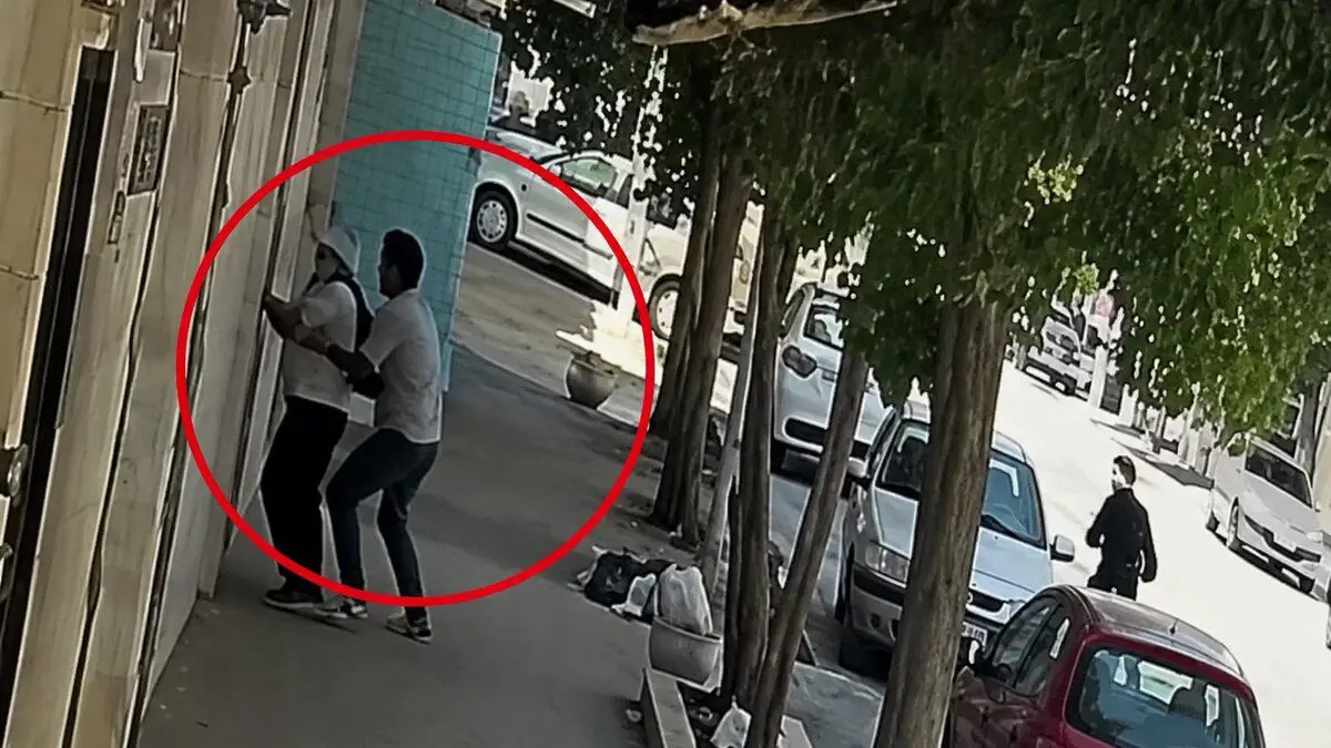 فیلم جدال دختر جوان مشهدی با موبایل قاپ در خیابان