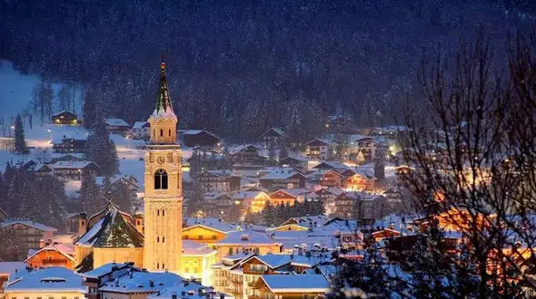 بارش برف در شهر سروینیا در ایتالیا + فیلم 