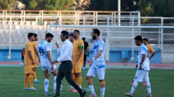 عجایب فوتبال ایران در بندرعباس / اعتراض عجیب و ناباورانه بازیکنان به داوری!