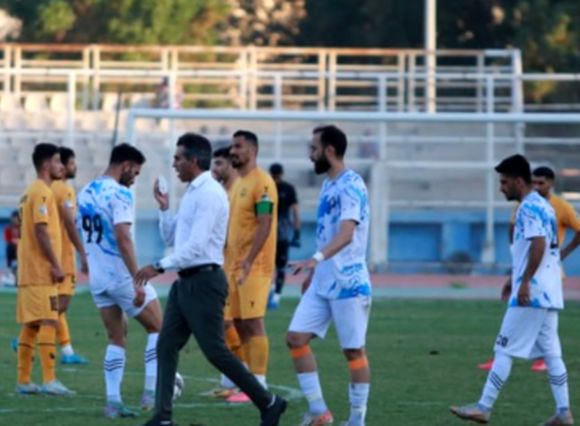 عجایب فوتبال ایران در بندرعباس / اعتراض عجیب و ناباورانه بازیکنان به داوری!