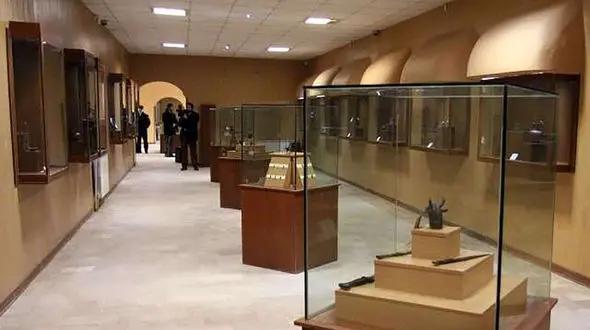 دزدی از دل تاریخ کرمان / آثار نفیس قرآنی و سکه‌های قدیمی ناپدید شدند!