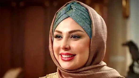 نگاهی به دکوراسیون مدرن خانه نیوشا ضیغمی؛ از پرده پانچ تا مکرومه های خاص