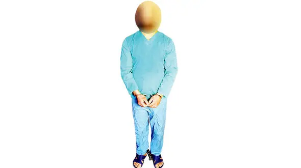 دستبند پلیس دزفول بر دستان ضارب فروشنده سوپر مارکت + فیلم بازسازی صحنه