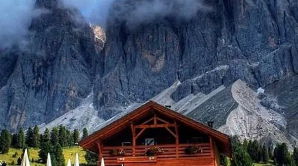 لحظه‌ های آرامش در آغوش طبیعت و مهتاب