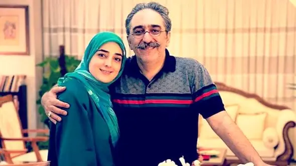 فیلم /  نگاهی به چیدمان سنتی و شاهانه خانه ستاره‌سادات قطبی و شهرام شکیبا «مجریان برنامه هلال»/ از پیانو و کتابخانه پر از کتاب تا فرش لاجوردی و لوستر اعیانی !