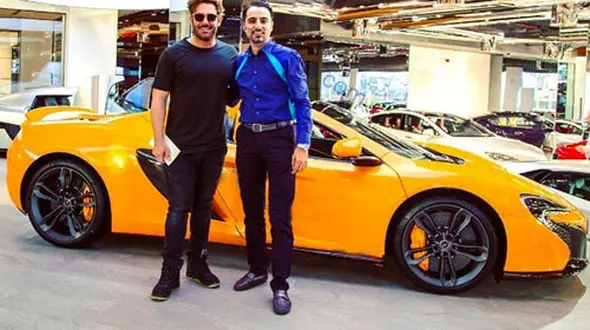 مالک نمایشگاه خودرو در دوبی راز سوپر استار سینمای ایران را لو داد + عکس