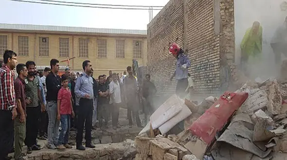 حادثه در پی نشت گاز در اهواز + عکس 