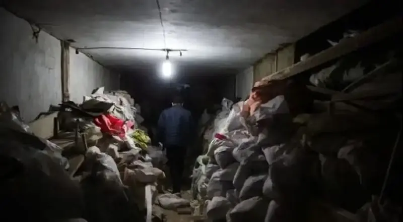 تونل زیر بازار