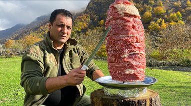 فیلم/ تکنیک جالب آشپز روستایی آذربایجانی برای کباب کردن 5 کیلو دنده گاو 