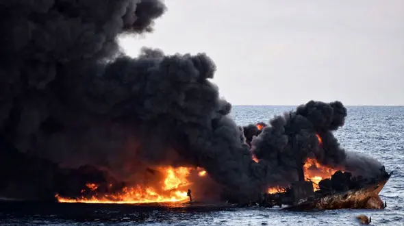 جزییات مرموز درباره فاجعه نفتکش ها در بندر فجیره / باز برای ایرانی ها دسیسه چیدند!