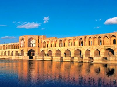 زاینده‌ رود، میزبان هنرمندان موسیقی خیابانی / عکس