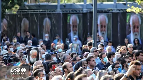 مراسم تشییع هوشنگ ابتهاج در مقابل تالار وحدت + عکس