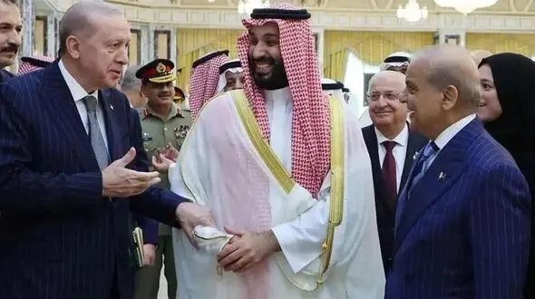 حمله روزنامه کیهان به حضور سران عربستان، ترکیه و پاکستان در تهران 
