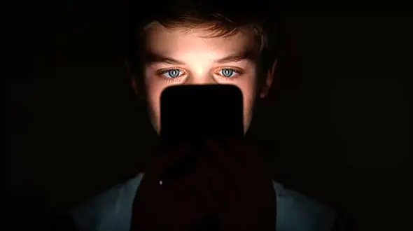 گسترش محدودیت‌ دسترسی کودکان به رسانه‌های اجتماعی در جهان
