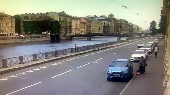 صحنه ای تلخ از لحظه تصادف مرگبار یک موتورسوار + فیلم / روسیه