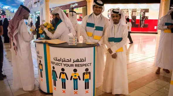  گشت ارشاد به قطر رسید ! / زندان برای برهنگی و لباس باز زنان تماشاگر !