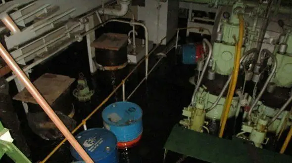 اولین عکس ها از کشتی ایرانی بعد از انفجار در دریای سرخ