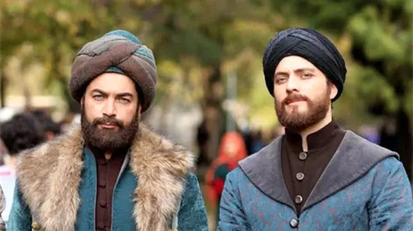 «مست عشق» نیمه کاره رها شده! /بر خلاف وعده‌ی سازندگان فیلم حسن فتحی آماده نمایش نشد