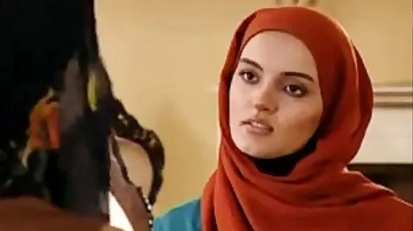 نگاهی به چیدمان منزل شاهانه و مجلل نیلوفر پارسا «بیتای آوای باران» و همسر هنرمندش، میلاد اسداللهی/ از مبلمان مدرن و دیوار کوب تا تابلو هنری و پنجره بزرگ رو به طبیعت...