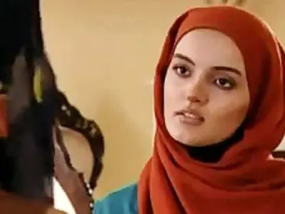 نگاهی به چیدمان منزل شاهانه و مجلل نیلوفر پارسا «بیتای آوای باران» و همسر هنرمندش، میلاد اسداللهی/ از مبلمان مدرن و دیوار کوب تا تابلو هنری و پنجره بزرگ رو به طبیعت...