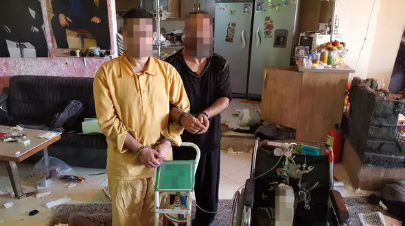 این 2 مرد تهرانی را می شناسید؟! / آنها لباس و قیافه های غلط اندازی داشتند!  + عکس ها