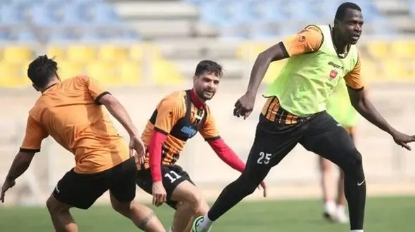 اتفاق غیرمنتظره؛ مالدینی میهمان تمرین پرسپولیس! + عکس