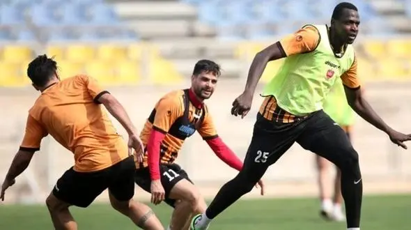 اتفاق غیرمنتظره؛ مالدینی میهمان تمرین پرسپولیس! + عکس