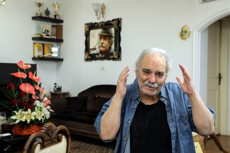 محمد کاسبی: اهدای چفیه رهبری و انگشتر شهید سلیمانی حالم را دگرگون کرد