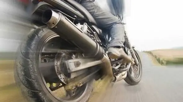 ببینید / لحظه پشتک زدن وحشتناک دو موتورسوار در تصادفی دلخراش + فیلم