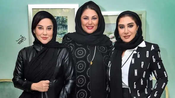عکس های دورهمی خانم  بازیگران ایرانی با لباس های شیک و مدلینگی شان /  این آقای بازیگر این وسط چیکار میکنه ؟! 