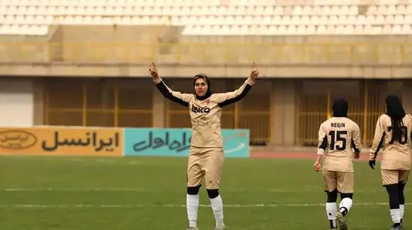 زهرا قنبری برگشت و پوکر کرد!