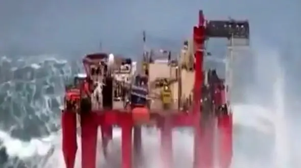 فیلم بزرگ ترین سکوی نفتی جهان در دل اقیانوس