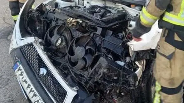 واژگونی خودرو سواری دنا  در اتوبان قزوین به زنجان  