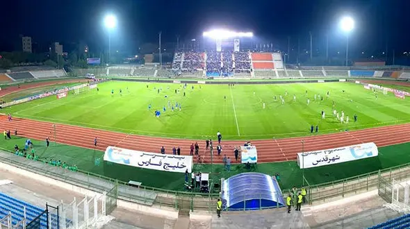 شعار هواداران استقلال علیه بازیکنان و فرار شهریاری!