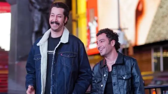 استایل نوید و بهرام در آمریکا: راز جلب توجه مردم به این دو ستاره ایرانی!