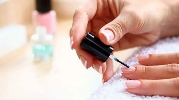 ترفندهای دوام زیبایی لاک روی ناخن