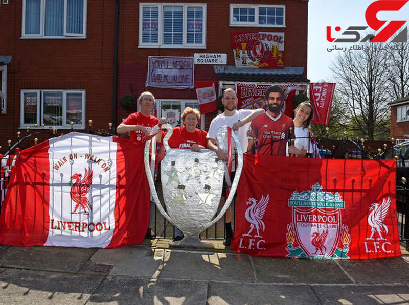 Liverpool-fans-get-ready-for-the-Champions-League-Final-pictured-the-Farley-family-from-Everton-Pho (2)