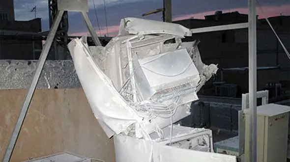 انفجار دکل ایرانسل در شهریار به پشت بام یک منزل آسیب زد