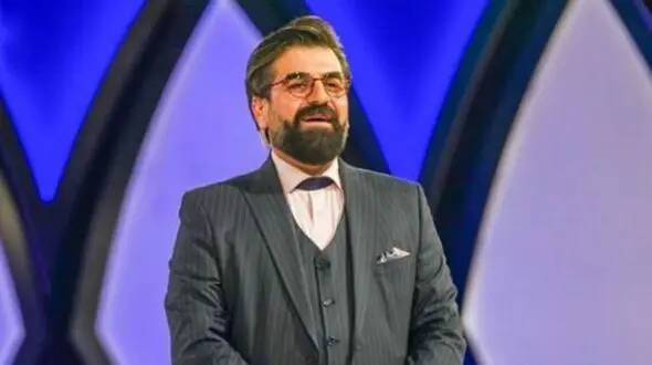 قاب دونفره و عاشقانه رسالت بوذری، مجری برنامه محفل با همسر شاعر و جوانش/ چقد بهم میان + عکس