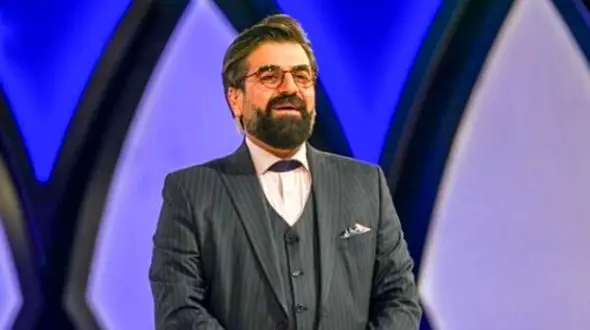 قاب دونفره و عاشقانه رسالت بوذری، مجری برنامه محفل با همسر شاعر و جوانش/ چقد بهم میان + عکس