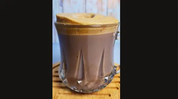 طرز تهیه موکا قهوه فوری خانگی + فیلم