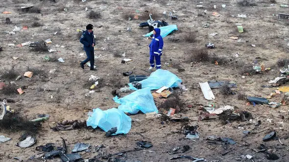 اولین عکس ها از جنازه های مسافران هواپیمای باکو + فیلم لحظه سقوط