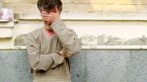 حمله به جوانی ایرانی در یونان / مرد هزار چهره در تهران دستگیر شد