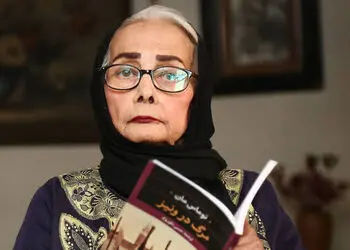 سفر در زمان با «کتایون امیرابراهیمی» / خانم بازیگر در 21 سالگی و در نمایی از فیلم حسن کچل؛ سال 49