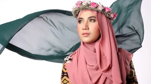 شال و روسری هایی که باید متناسب با رنگ پوست تان انتخاب کنید +تصاویر 