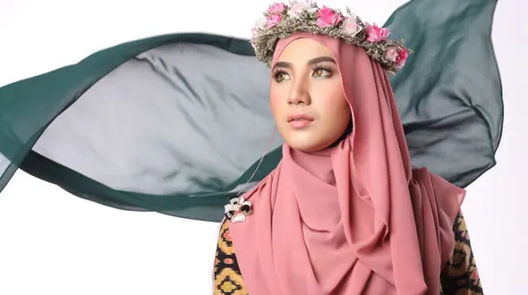 شال و روسری هایی که باید متناسب با رنگ پوست تان انتخاب کنید +تصاویر 