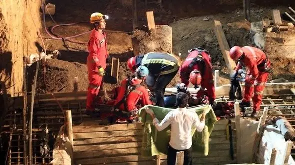 میلگرد در بدن نگهبان جوان در مشهد فرو رفت 